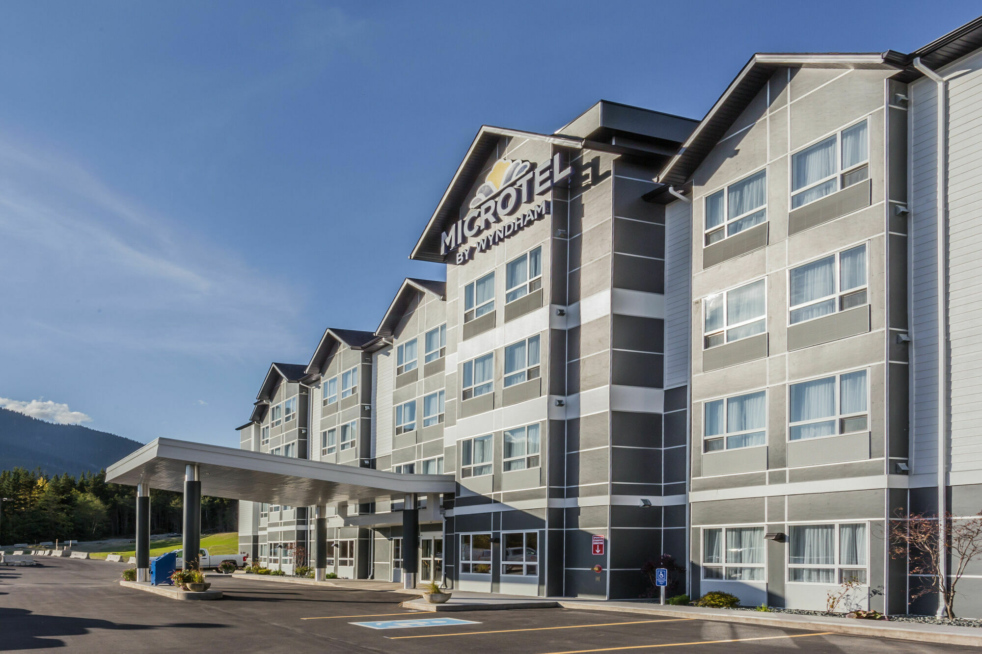 Microtel Inn & Suites By Wyndham - Тимминс Экстерьер фото